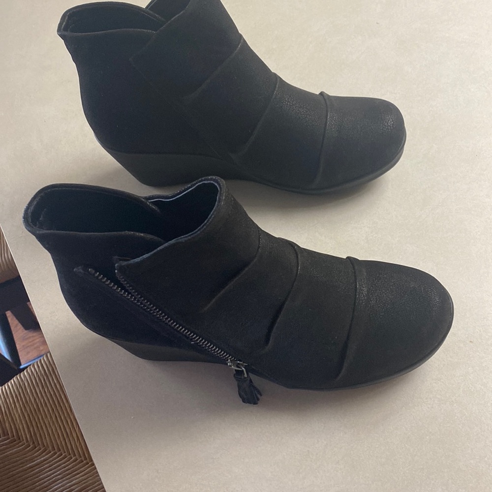 womens black boots NEW